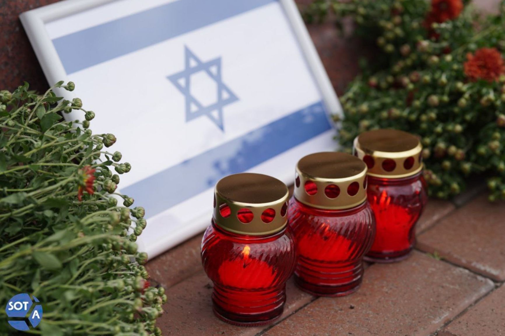 An improvised memorial in Kaliningrad, Russia, to honor the victims of the Hamas attack