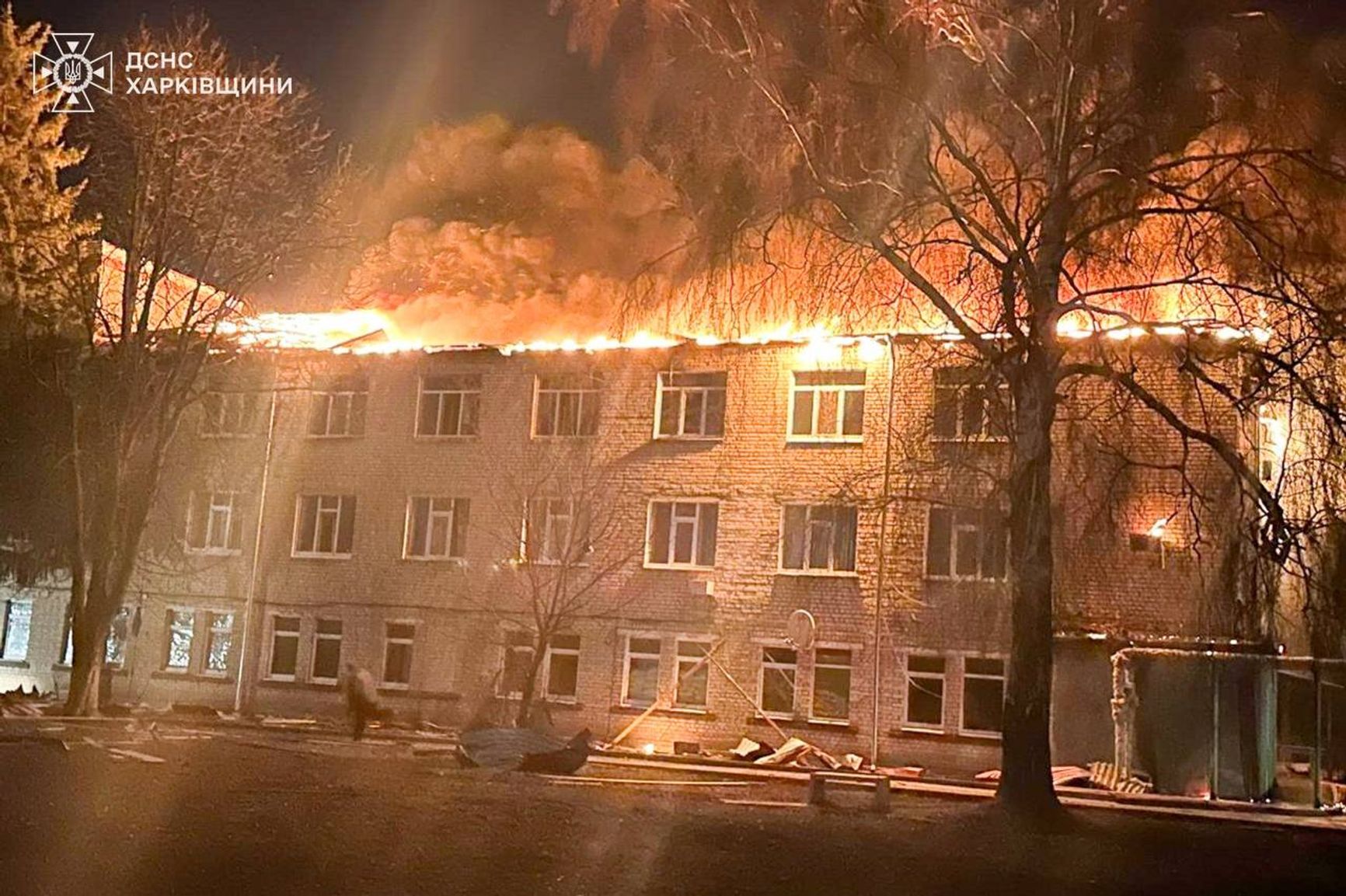 Последствия удара по больнице в Золочеве в Харьковской области